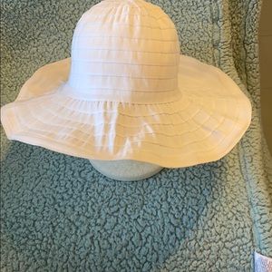 White bendable summer hat.